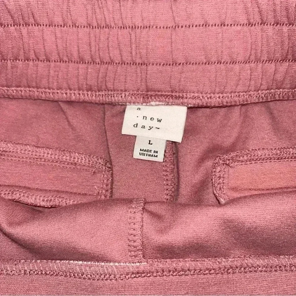 A New Day High-Rise Slim Straight Fit Ankle Pull-On Pants Large - Picture 5 of 6